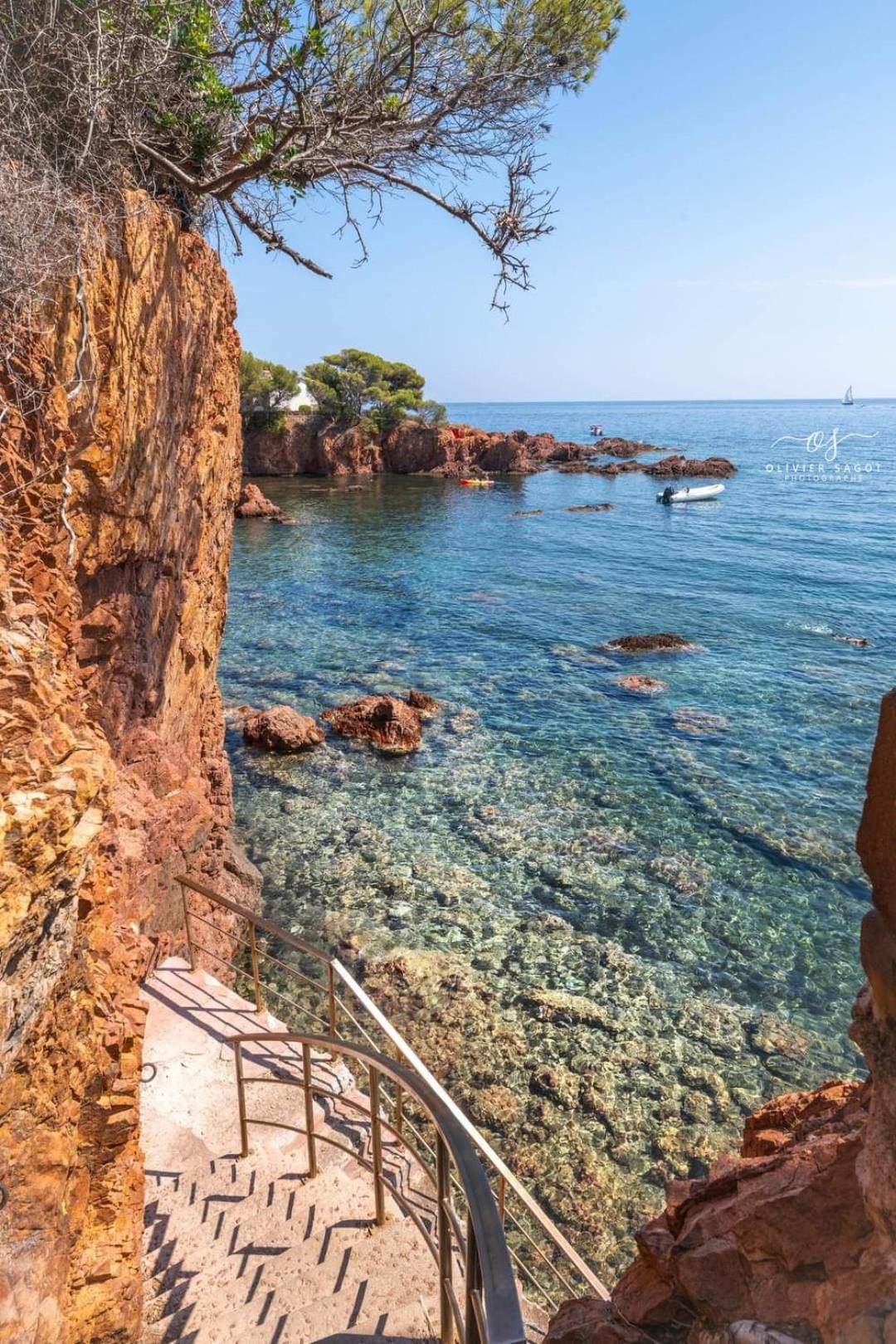 Petit Paradis Vue Mer- Plage Et Calanques A 3 Mn Saint-Raphael  Exterior photo